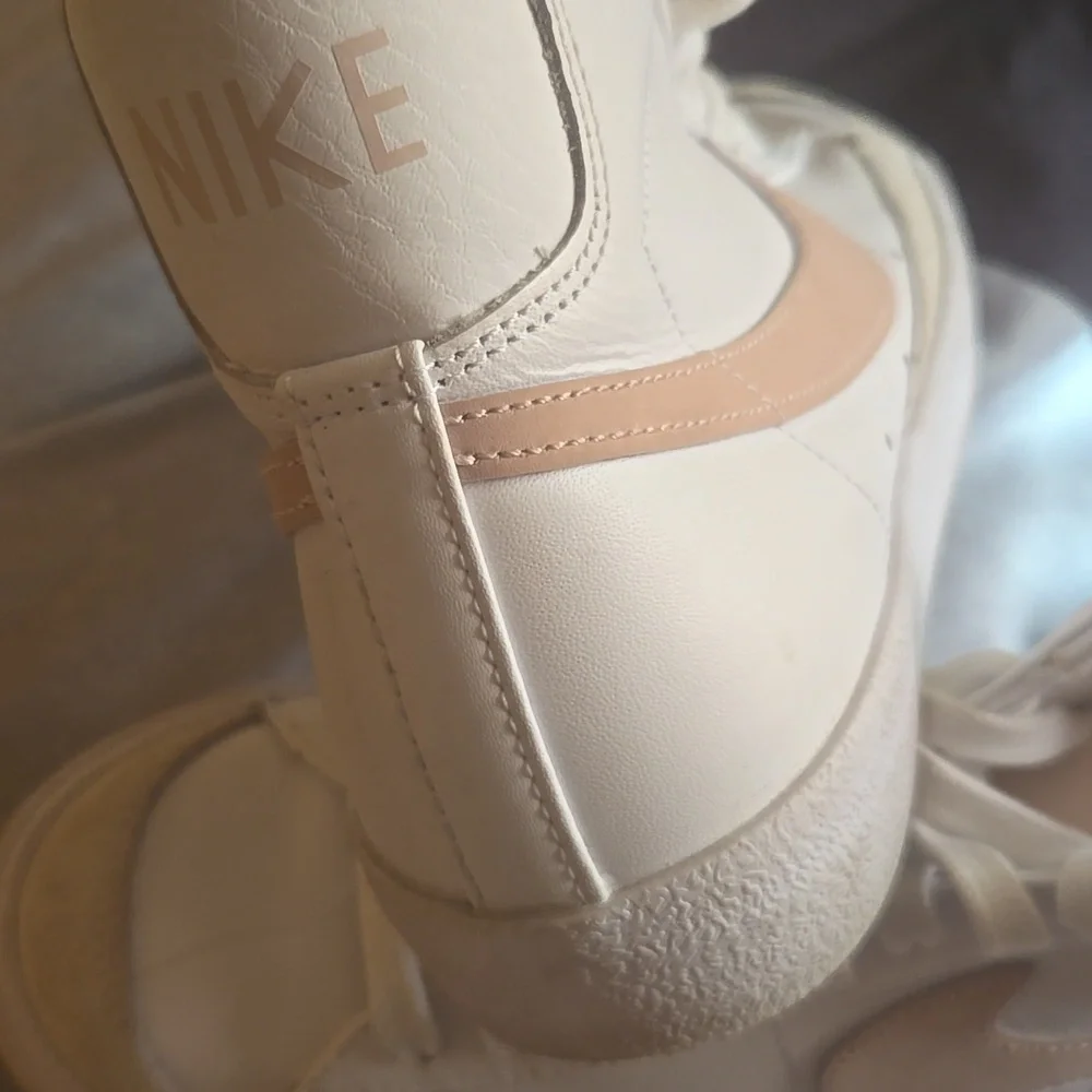 Pink and white Nike 💗 🤍 - Picture 2 of 2